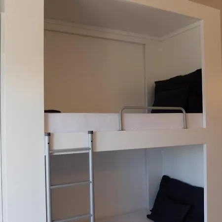 Ljetni San B&B 오미스