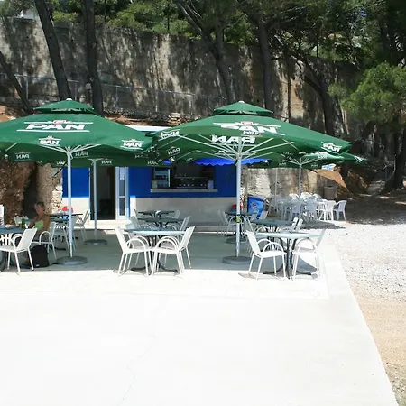Ljetni San 오미스
