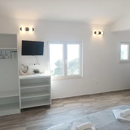 Ljetni San Bed & Breakfast 3*
