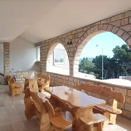 Bed & Breakfast Ljetni San Omis