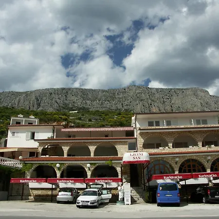 Bed & Breakfast Ljetni San Omis