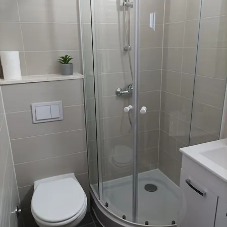 B&B Ljetni San 오미스
