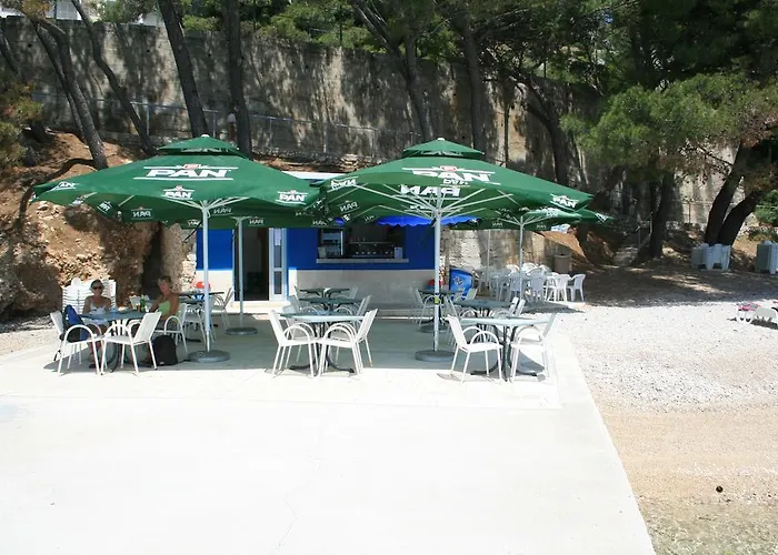 Ljetni San 오미스